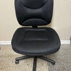 Quality Hydraulic Desk chair 20.5”W can adjust to lean back
