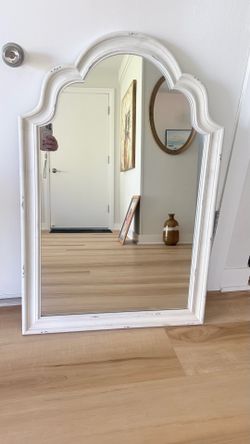 Vintage Distressed White Arched Wall Mirror – Farmhouse/Shabby Chic