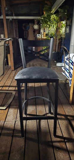 New Black Metal And Vinyl Bar Stool