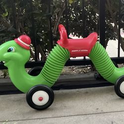 Radio Flyer Inchworm Ride-on Toy