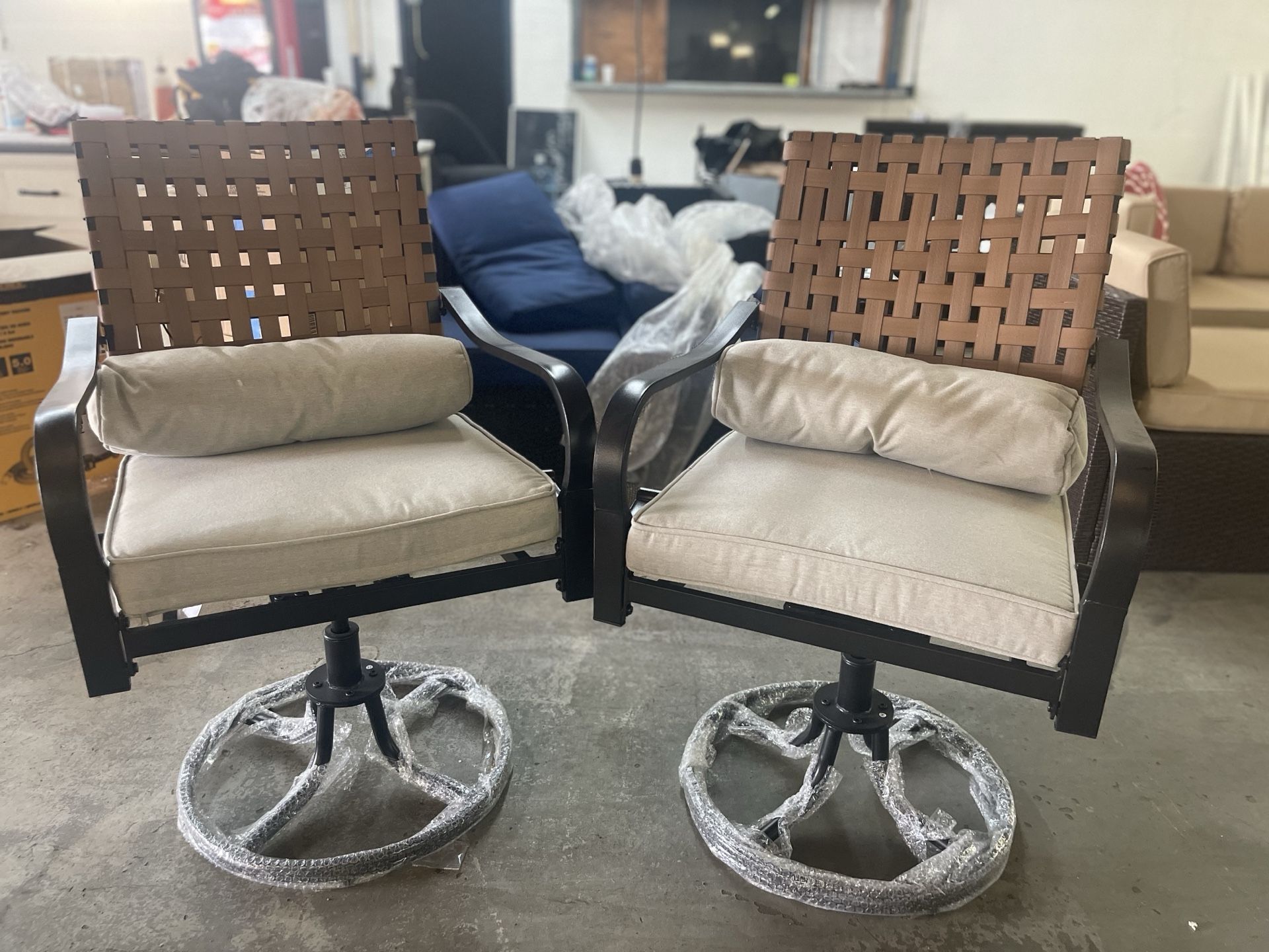 Patio Swivel Chair Set of 2, Outdoor Dining Chairs with Cushions & Lumbar Pillows, Leather-Look Wicker Chairs with Gentle Rocker for Porch