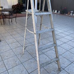 Excellent Condition Aluminum Ladders