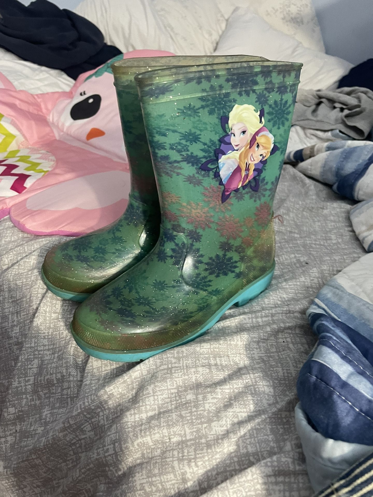 Girls size 12 rain boots frozen