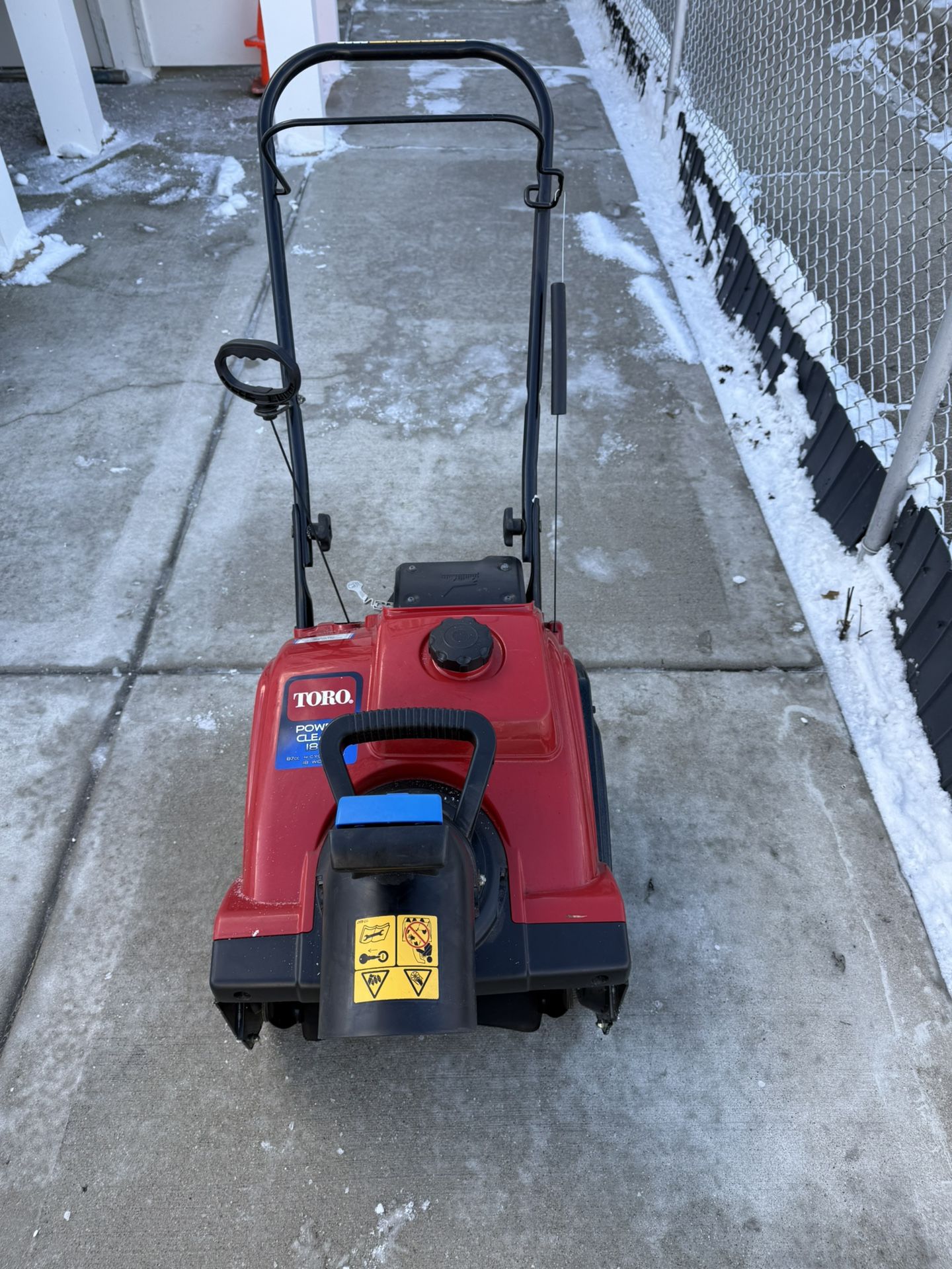 TORO POWER CLEAR 180 SNOW BLOWER IN GOOD CONDITION. GOOD SCRAPER, GOOD PADDLES . 4 CYCLE ENGINE AND ELECTRIC STAR .EASY TO START $200.00 OR BEST OFFER