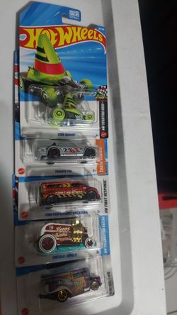 Lot 5 TH HOTWHEELS