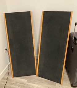 2 Magneplanar High-End Speakers