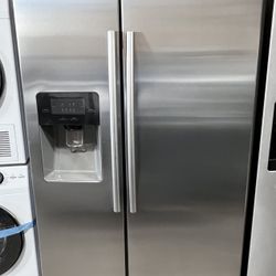 Samsung Refrigerator w/WATER+ICE 25cu.ft.