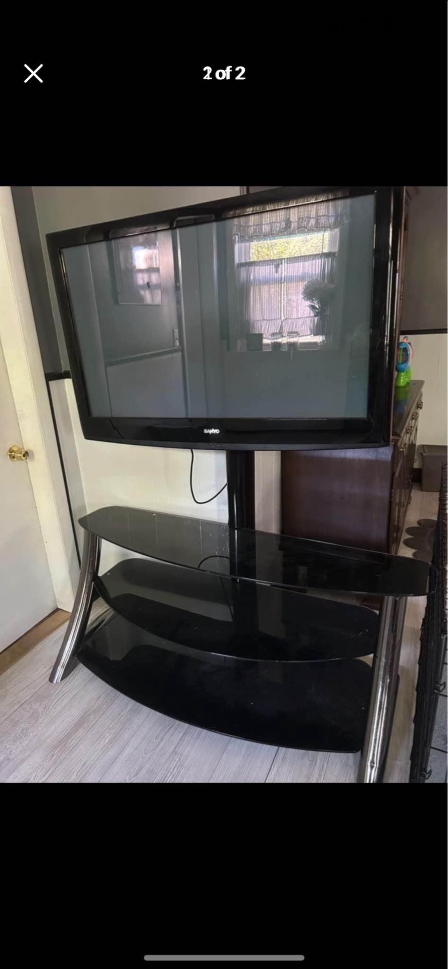 Sanyo TV with Stand