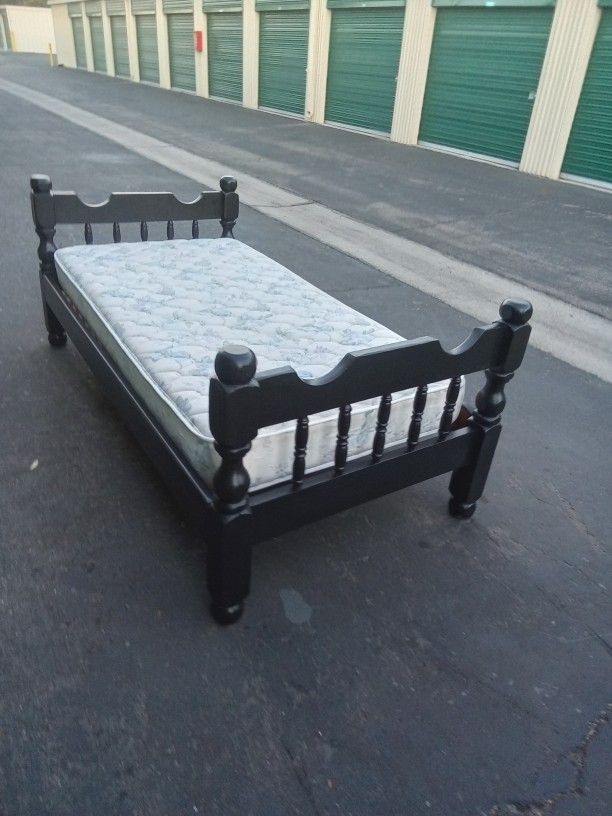 TWIN BLACK BED FRAME WITH MATTRESS 