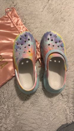 Women’s Size 7 Crocs (platform) 