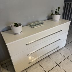 Dresser /Free Delivery 