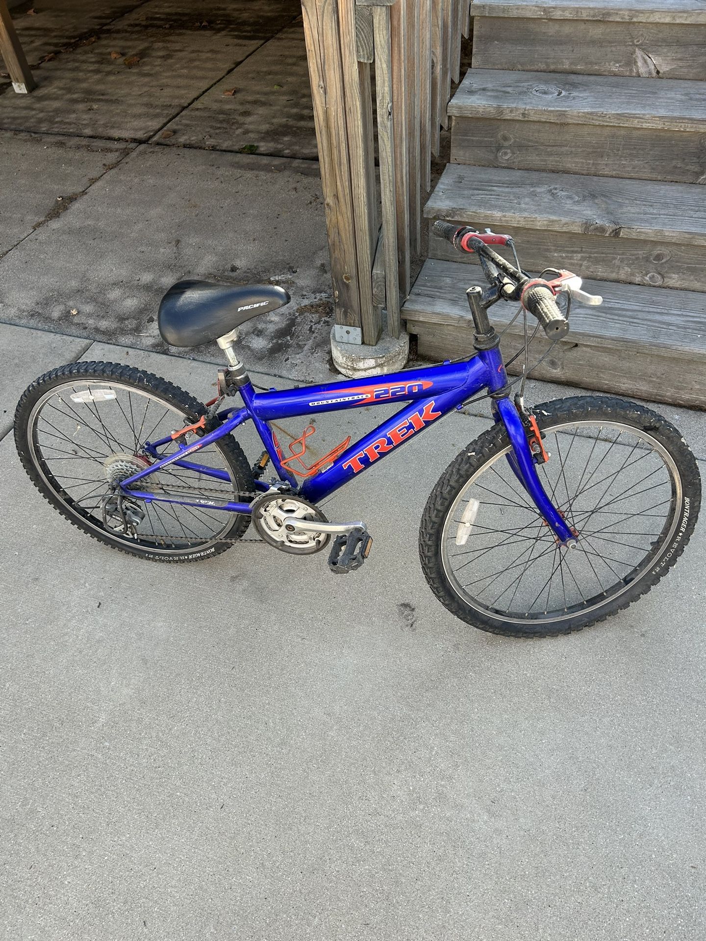Mountaintrek 220 Trek Bike