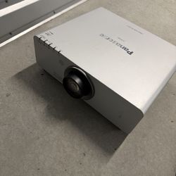Panasonic PT-DW6300 Projector