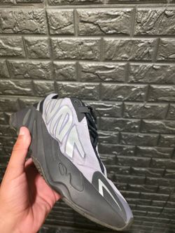 Adidas Yeezy Boost 700 MNVN Sneakers