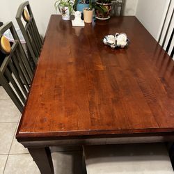 Dining Table w/4 chairs 