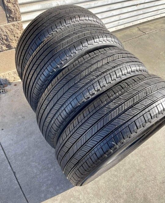 225 60 18 Tires Con 80% De Vida Las 4 De La Marca Michelín