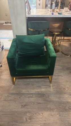 Set of 2 green velvet chairs
