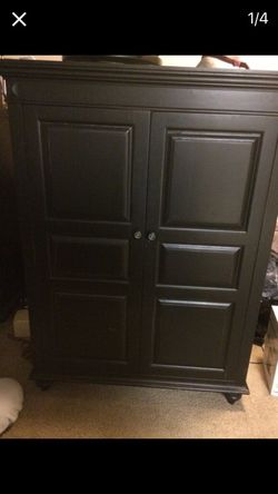 Entertainment center