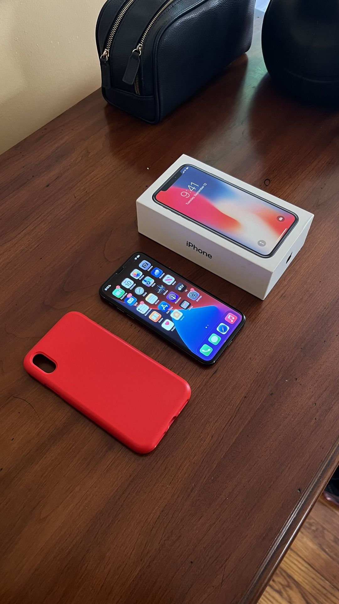 iPhone X Unlocked! (Back Screen is Cracked)