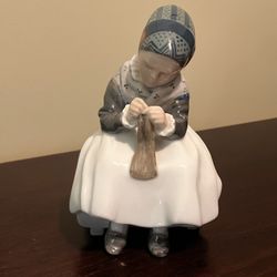 Royal Copenhagen Denmark 1314 Amage Girl Sewing Knitting Porcelain 