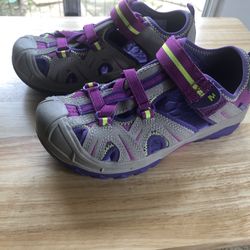 KIDS WATER AND HIKING SHOE: Size 1M ✨