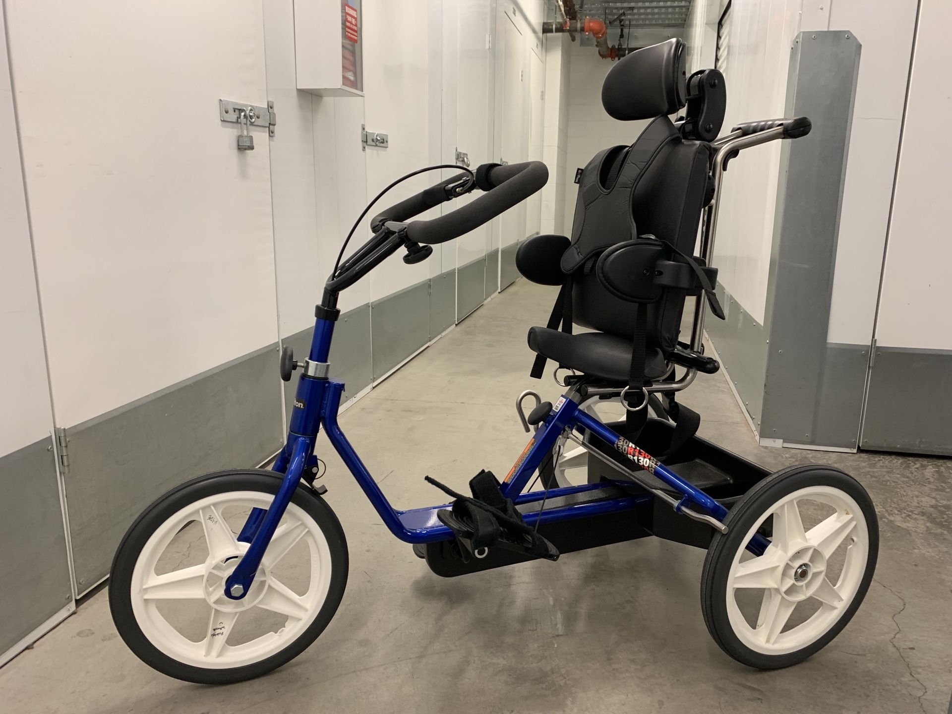 NEW Medium Rifton adaptive tricycle R130 w/ACCESSORIES