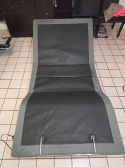 Twin XL Innova adjustable bed frame and 11" Cloudmatress
