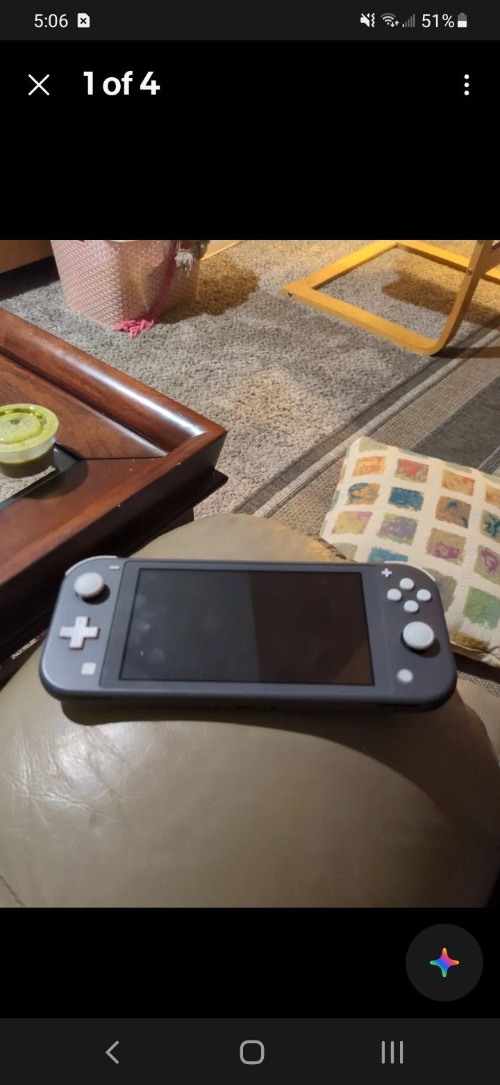 Nintendo Switch Lite - Gray - COMES WITH CASE AND A FEW GAMES