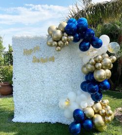 White flower wall