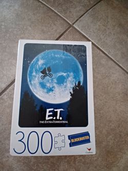 Cardinal E.T. The Extra-Terrestrial 300 Piece Blockbuster Jigsaw Puzzle
New