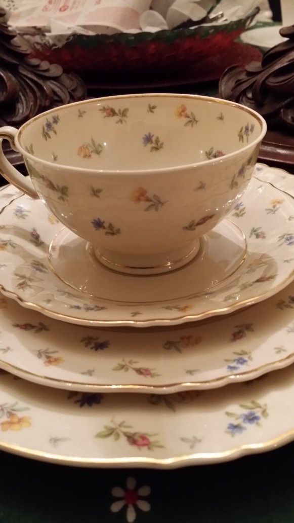 Vintage 4 Piece Place Setting Federated Syracuse 
