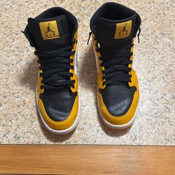 Nike Air Jordan 1 Mid Taxi Yellow