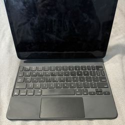 iPad Pro 2018 64 GB with Keyboard, Apple Pen, Charger, and Case