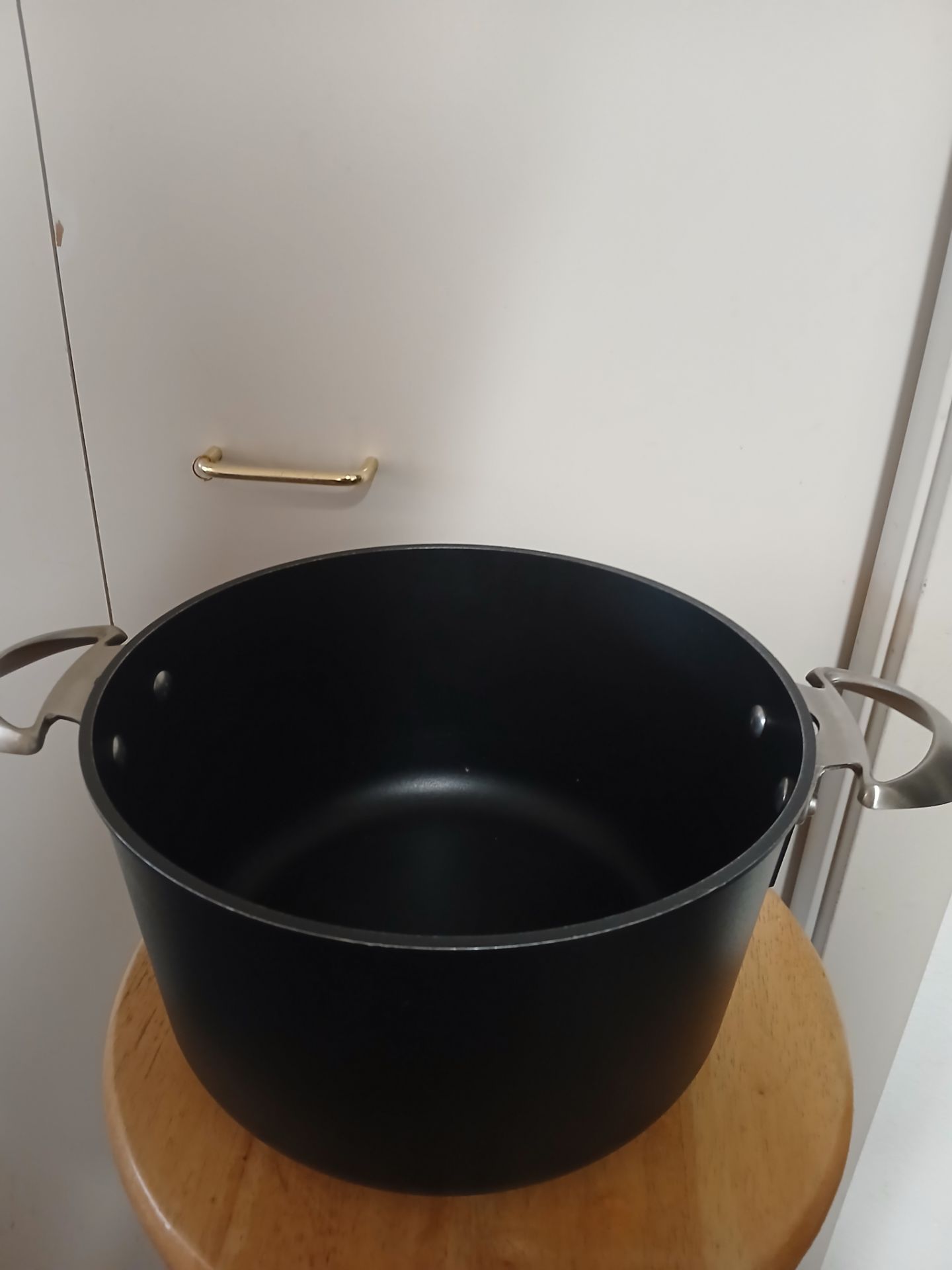Cooking pots