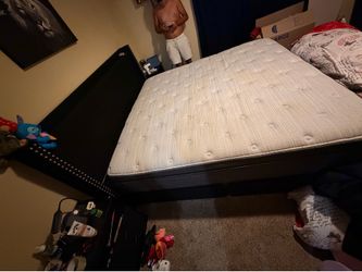 BED + MATTRESS FULL KING