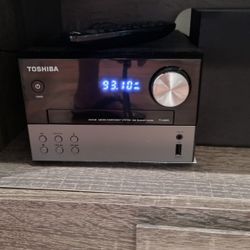 Toshiba CD Stereo Receiver 
