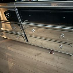 Mirror dresser