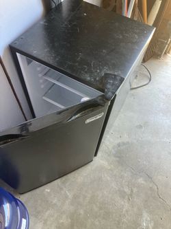 Mini Fridge Magic Chef
