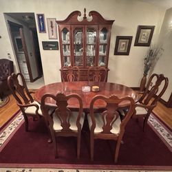 Nice Dinning Set Thomasville!! 