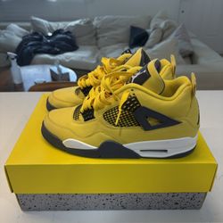 Jordan 4 Lightning Size 9.5