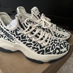 Steve Madden Maxima Stylish Leopard Print