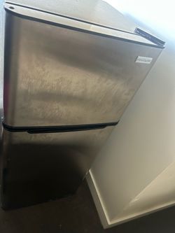 Frigidaire mini fridge