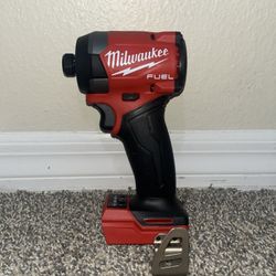 NEW Milwaukee 295320 Impact Driver 1/4" With Battery