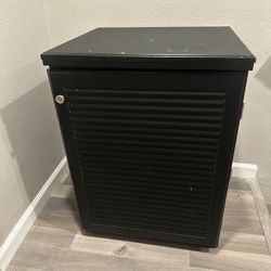 Sewing machine table/ cabinet 