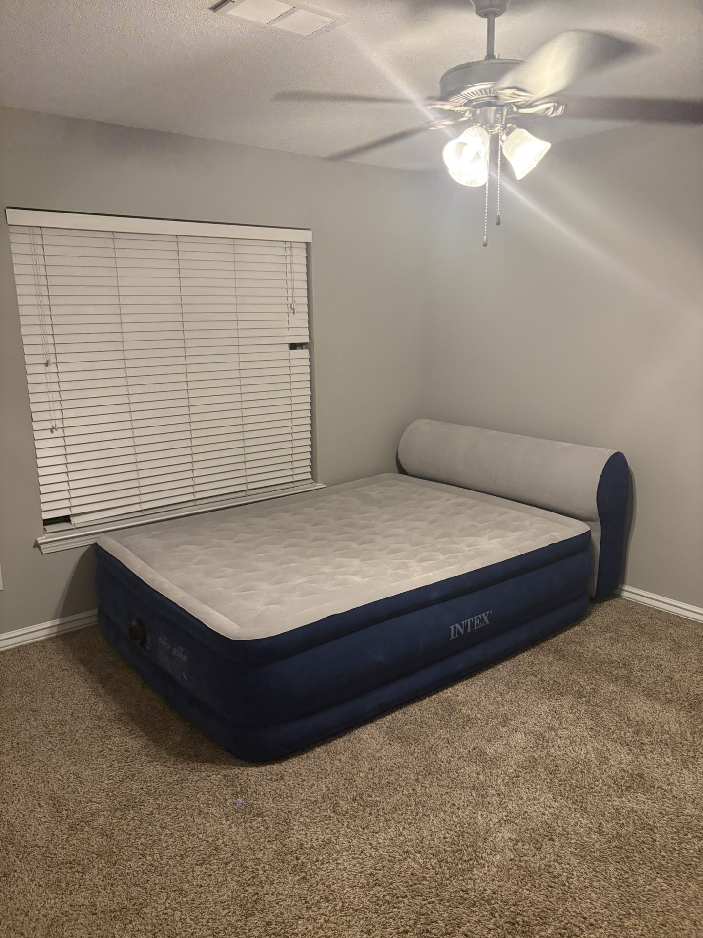 18 Inch Queen Size Intex Blow Up Mattress / Airbed