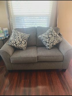 Love Seat  Couch Like New, Extremely Clean.  DIMENSIONS: 61”X39”X29”  Pick Up In Van Nuys CA.