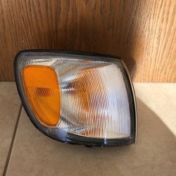 Toyota Sienna 1998 To 2003 Signal Lamp Passenger Side Assembly #75