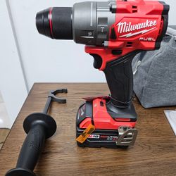 New Milwaukee M18 Fuel Gen 4 Brushless Hammer Drill With 5AH Battery
