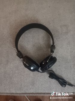 Black Wired On-Ear Headphones