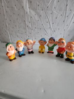 Vintage Walt Disney seven Dwarfs ✨️